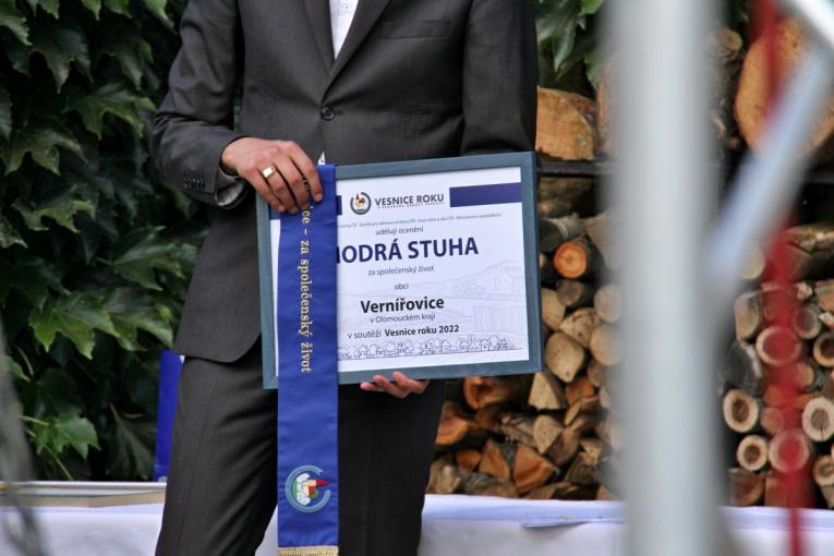předání stuhy